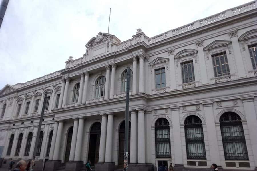 Santiago: Guided Walking Tour of the Historical Old Town - Starting at Palacio de la Moneda