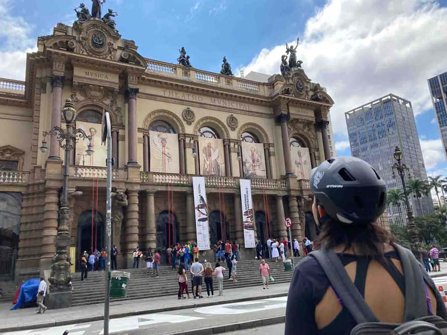 São Paulo: Downtown Historical Bike Tour - Copan Building and the center’s grand landmarks