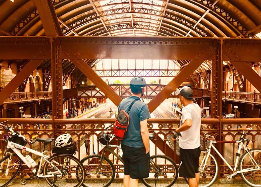 São Paulo: Downtown Historical Bike Tour - Luz Station, Pinacoteca, and the green pause at Luz Park