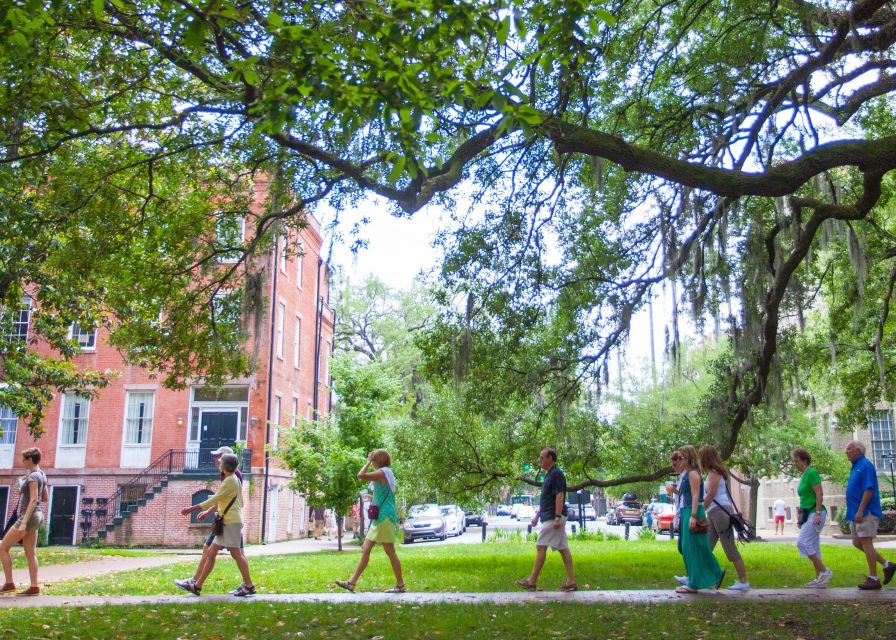 Savannah: Historic District Foodie Walking Tour - Pace, Walking, and Comfort