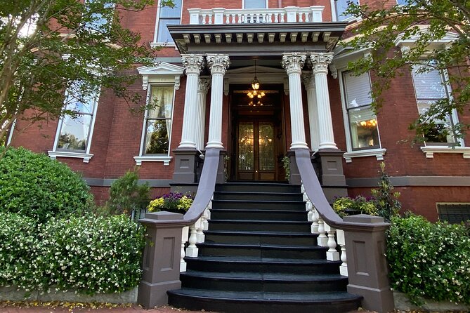 Savannah Historic District Walking Tour - Chippewa Square focuses on Oglethorpe