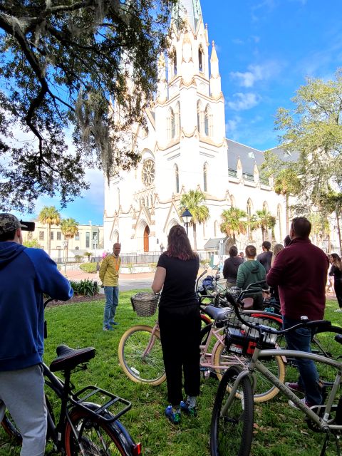 Savannah: Historical Bike Tour with Tour Guide - Why two wheels work so well in Savannah