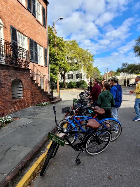 Savannah: Historical Bike Tour with Tour Guide - Forsyth Fountain and Spanish Moss photo stops