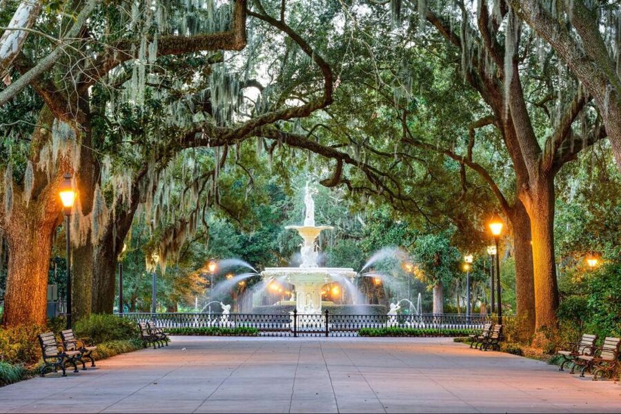 Savannah: Historical Panoramic City Tour - City Market, River Street, and the wider city