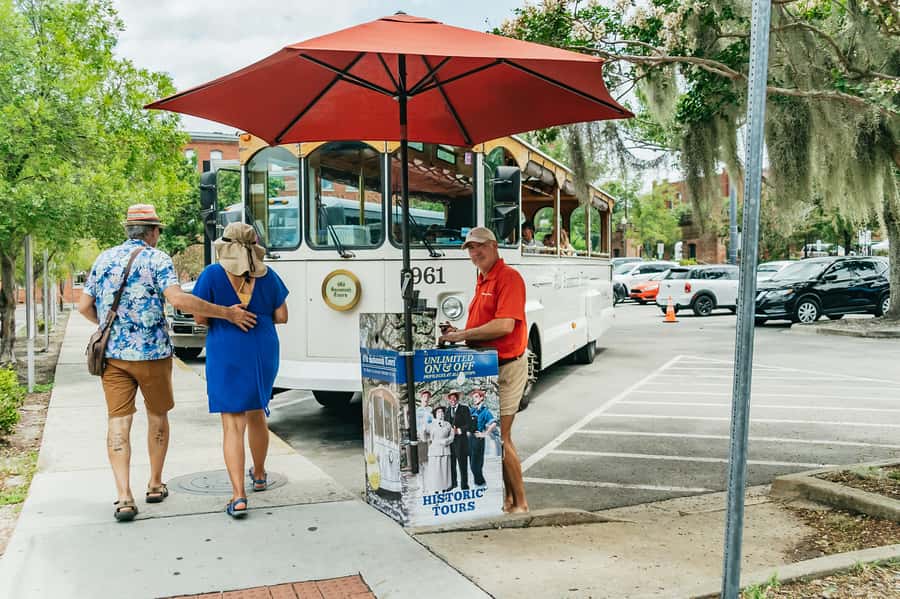 Savannah: Old Savannah Tours Historic Overview - Why a trolley is a smart first look at Savannah