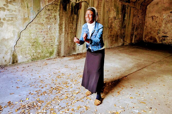 Savannah Slavery to Freedom Guided History Tour - Johnson Square and the reality of public auctions