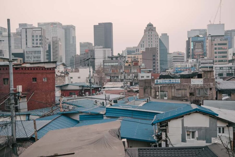 Seoul: Street Photoshoot and Hidden Gem History Walking Tour - Jongmyo Shrine and the story behind the stone walls