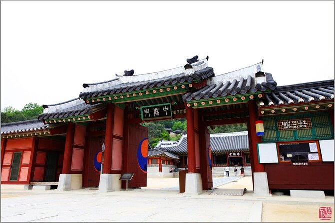 Seoul: Suwon Hwaseong & Waujeongsa & Starfield Heritage Tour - The Haenggung palace stop and the Prince Sado story