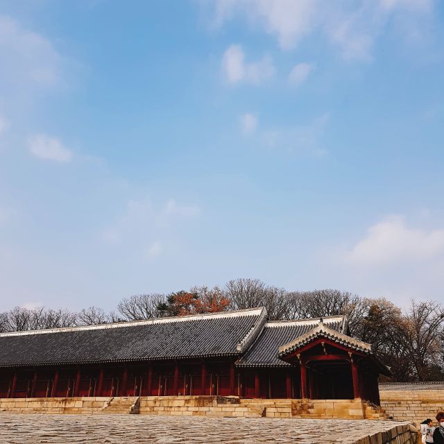 Seoul: UNESCO Heritage Palace, Shrine, and More Tour - The ginseng stop, useful context with a shopping pause