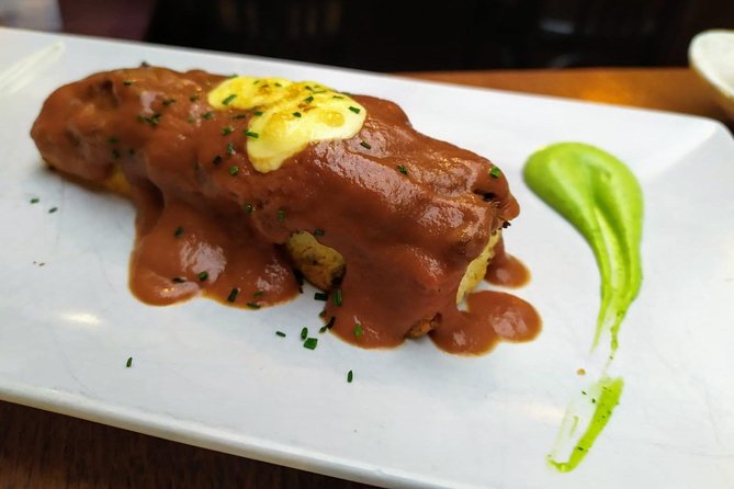 Sevilla Food Tour: Tapas, Wine, History & Traditions - Los Soportales and the first taste of Seville