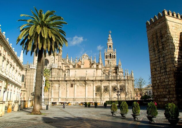 Seville Evening Historical Tour with Haunted History - Why this evening walk works in Seville