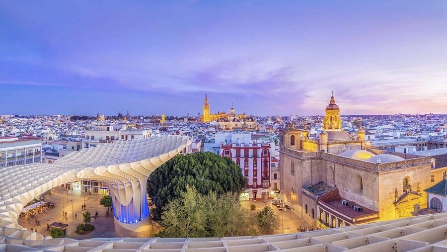 Seville in 1 Day Tour: Historic Center, Monuments, and Jewish Quarter - Cathedral, Giralda, and the people behind the monuments
