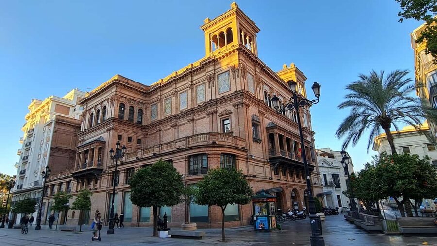 Seville in 1 Day Tour: Historic Center, Monuments, and Jewish Quarter - What the guides add