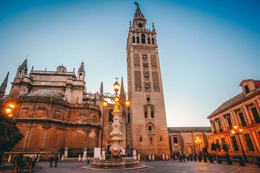 Seville in 1 Day Tour: Historic Center, Monuments, and Jewish Quarter - Starting at Plaza de San Francisco and the Bank of Spain