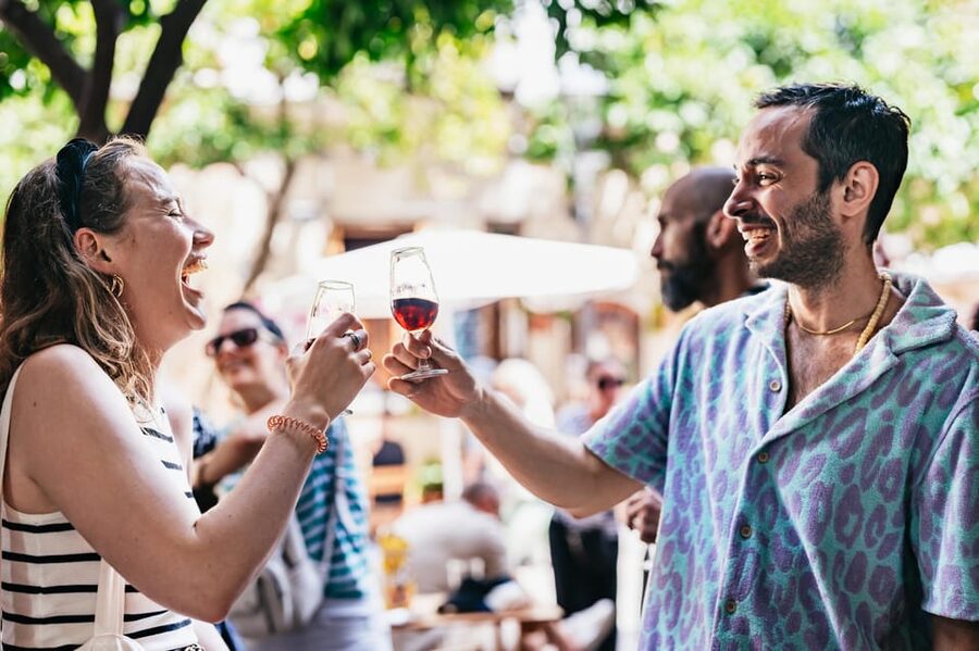Seville: Tapas, Taverns and History Guided Walking Tour - Bodeguita Antonio Romero Arfe brings dinner to the table