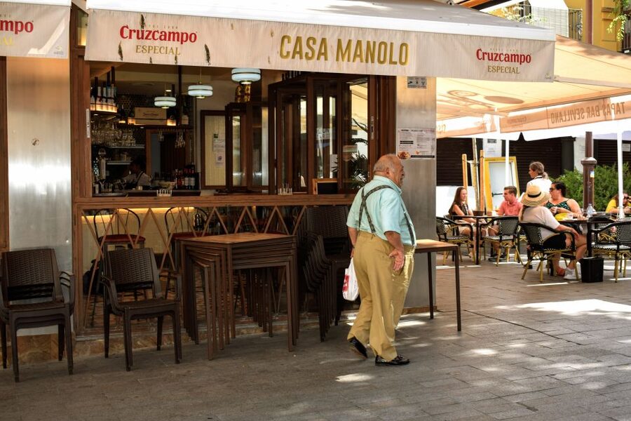 Seville: Tapas, Taverns, and History Walking Tour - Through the old souk and Seville’s scented streets