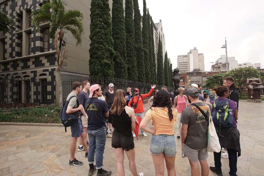 Shared Medellín Downtown Tour with Wireless Audio - How the wireless audio changes the walk