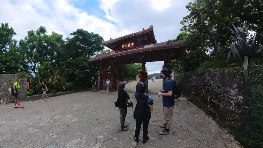 Shuri+Naha: Cycling Tour Explore Water Heritage with E-Bike - The vermilion gate and the climb to Shuri