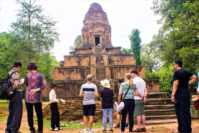 Siem Reap: Banteay Srei and Grand Circuit Heritage Tour - What the guides add to the experience