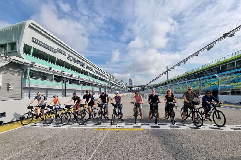 Singapore: Historical Half-Day Bike Tour - Raffles, war memorials, and the Downtown Core