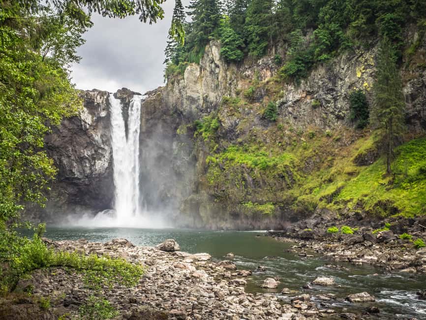 Snoqualmie, Twin Falls & Ancient Forest (Transport Included) - What the guide adds to the morning