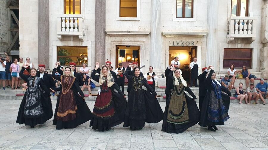 Split: History and Heritage Walking Tour - Romanesque churches and layers of later Split