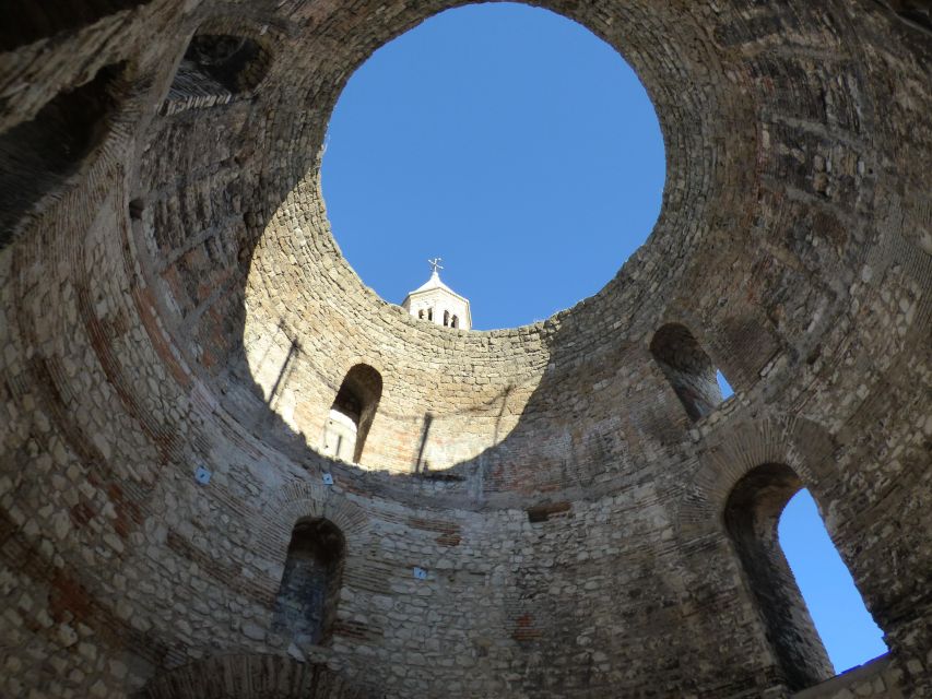 Split: Private Walking Tour in the Historical Town Center - Pjaca and the Medieval Town Beyond the Palace