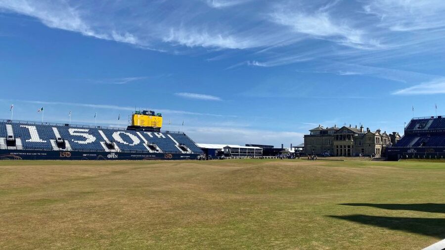 St Andrews: Town, Golf, and Old Course History Tour - Walking onto the Old Course