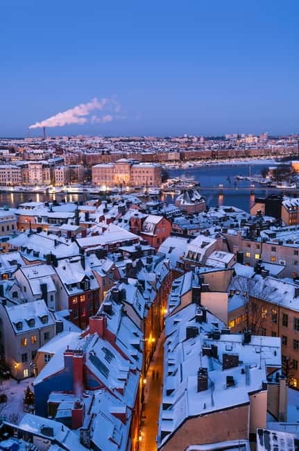 Stockholm: Old Town Historical Walking Tour, small group - Shopping streets and St. George and the Dragon