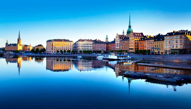 Stockholm: Old Town Historical Walking Tour, small group - Cobblestones, colored buildings, and medieval lanes