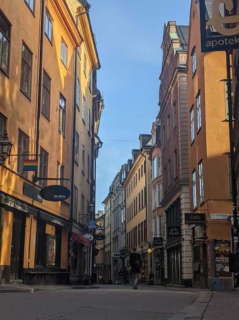 Stockholm Old Town Walking Tour: History & local Insights - Starting beside Sweden’s Parliament