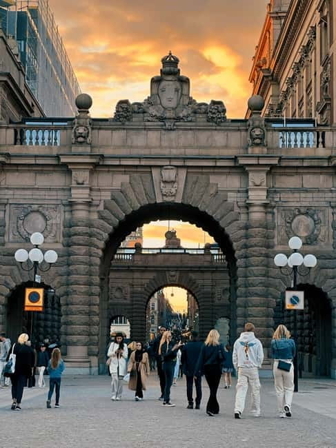 Stockholm Old Town Walking Tour: History & local Insights - Riddarholmen’s medieval streets and City Hall views