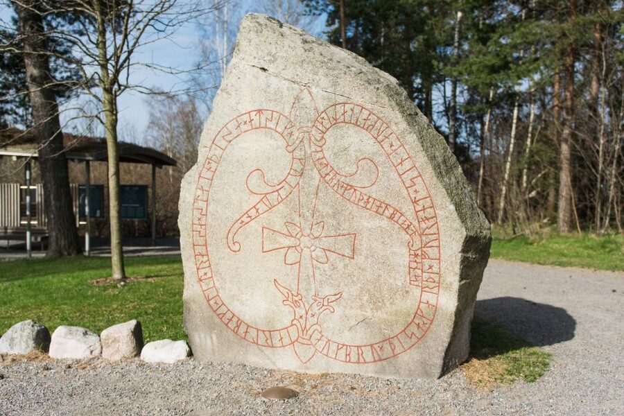 Stockholm: Sigtuna and Uppsala Viking History Day Tour - Arkils Tingstad and how Viking communities made decisions