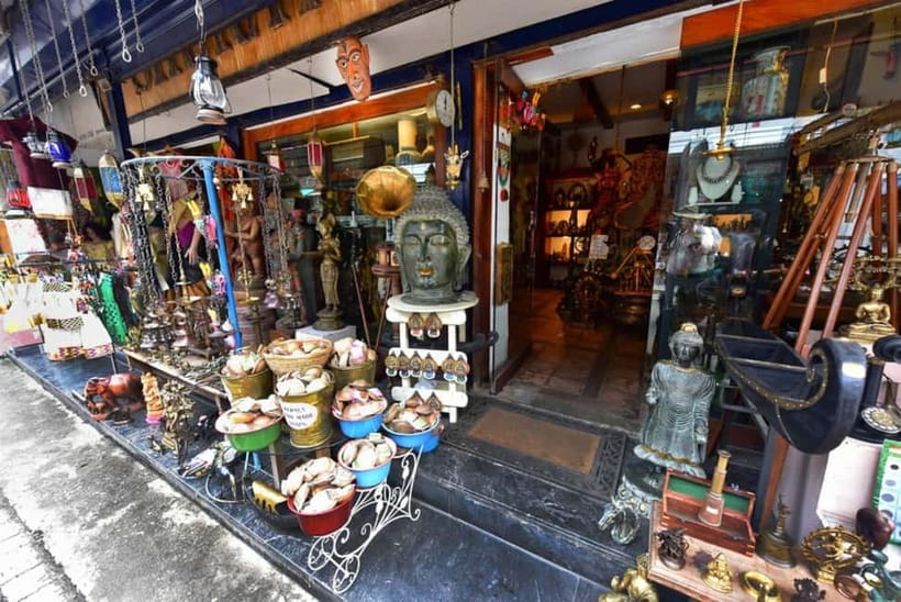 Stories of Jew Town: Guided Heritage Walk in Kochi - The guides: where the tour earns its price