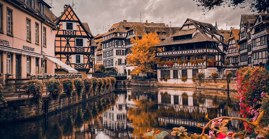 Strasbourg: Guided Historical Neighborhoods Walking Tour - Starting at Place de la République and the Neustadt