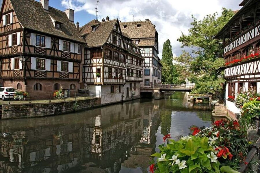 Strasbourg: Historic Center Walking Tour - Notre Dame Cathedral: Strasbourg’s essential landmark