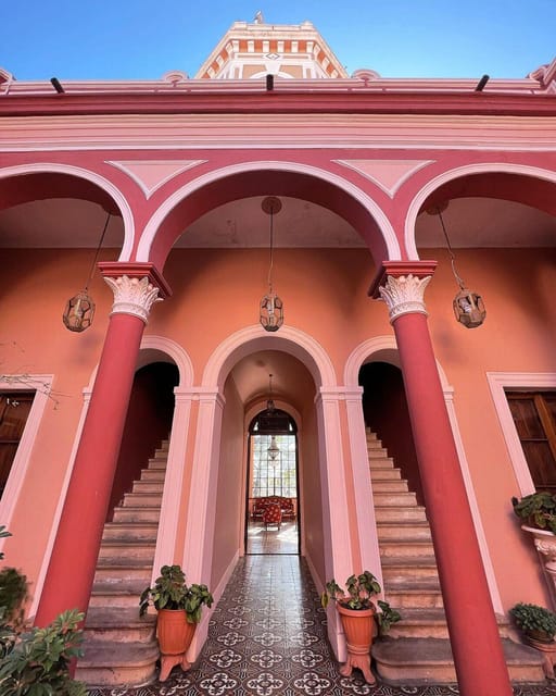 Sucre: Free Walking tour (History, culture and traditions) - The old mayor’s office inside an ancient castle