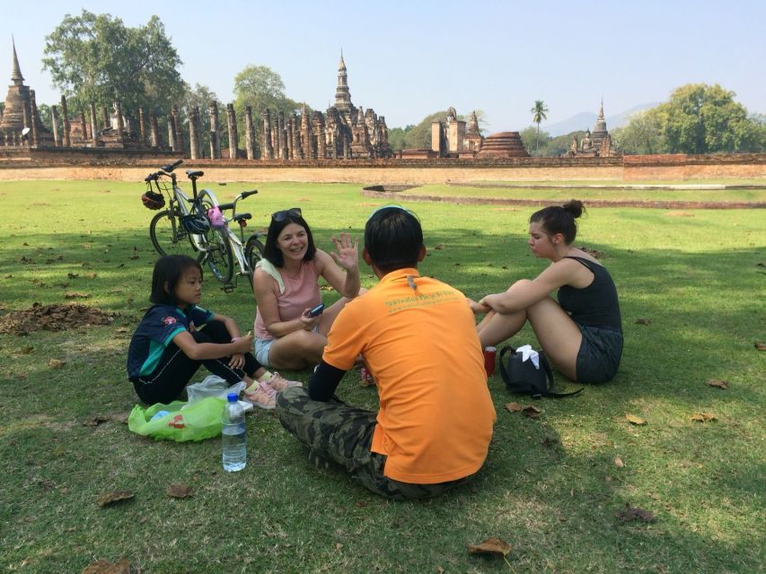 Sukhothai: Historical Park & Countryside Cycling Tour - Lunch at a Local Thai Restaurant