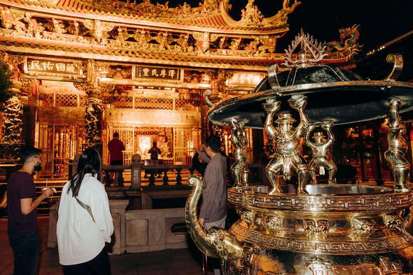 Taipei's Origin & Longshan Temple - Taiwan Cultural Tour - Wenchang Dijun, the Old Man Under the Moon, and personal wishes
