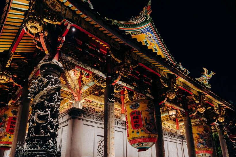 Taipei's Origin & Longshan Temple - Taiwan Cultural Tour - What Leo’s praised guiding style adds