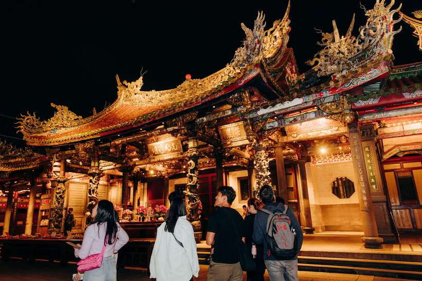Taipei's Origin & Longshan Temple - Taiwan Cultural Tour - Meeting the guide at Longshan Temple Station Exit 1