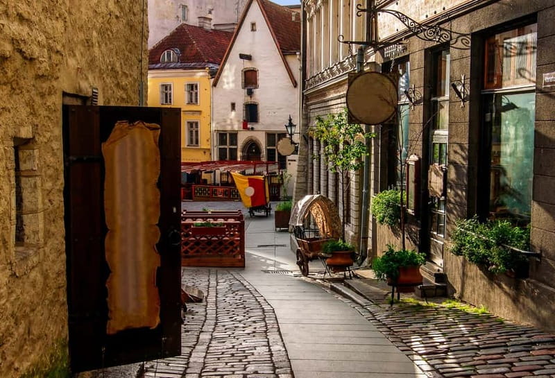 Tallinn: Guided Old Town Historical Walking Tour - Key reasons to consider this Tallinn walking tour