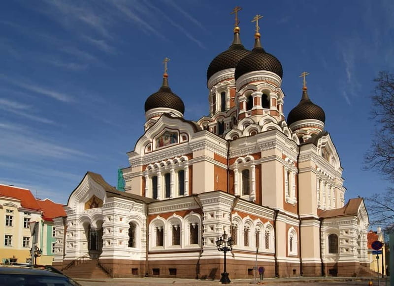 Tallinn: Guided Old Town Historical Walking Tour - Starting beneath Tallinn Town Hall’s clock