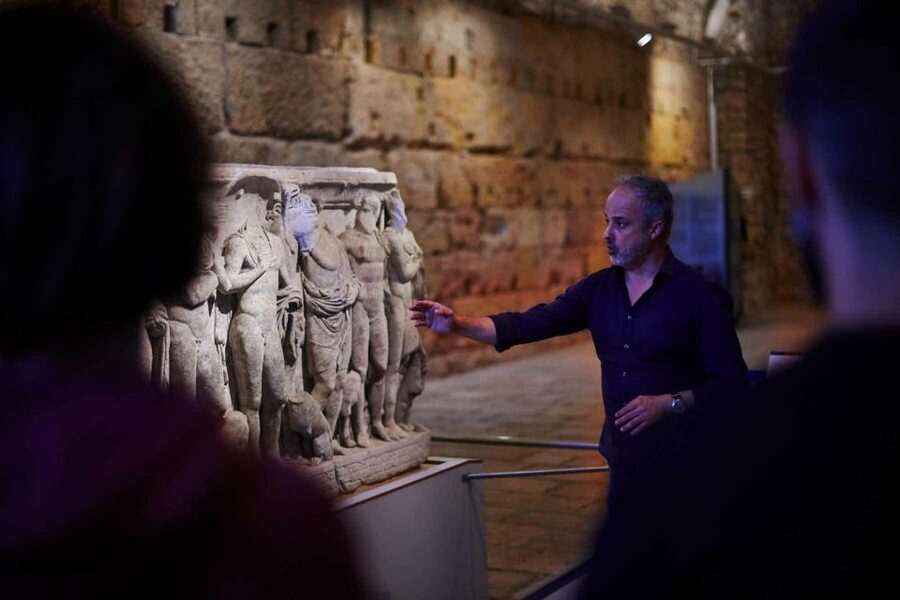 Tarragona: Roman Heritage Guided Walking Tour - Using the 3D Presentation Before the Amphitheater