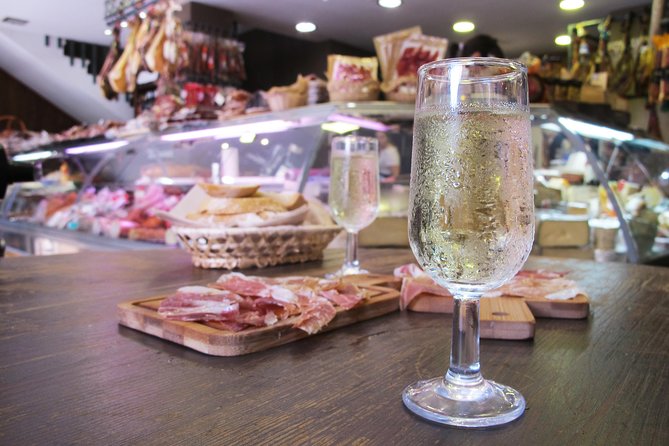 Taste of Malaga Tour : Tapas, History and Local Customs - What guides add to the food