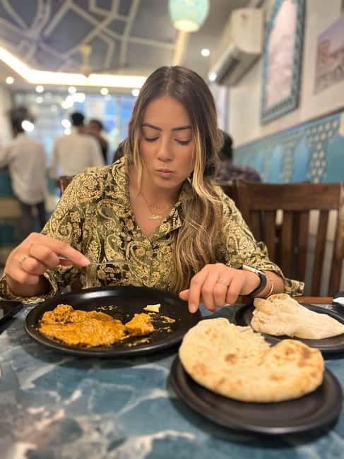 The Great Indian Food Tour: Old Delhi Food and Heritage Walk - The rickshaw ride and the walking pace