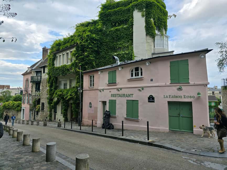 The historic district of Montmartre - Twenty minutes of walking and free time