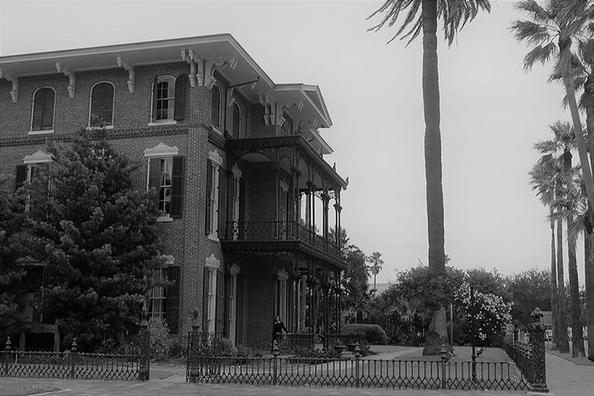The Historic Galveston Ghost Tour - 2213 Avenue K brings a darker modern mystery
