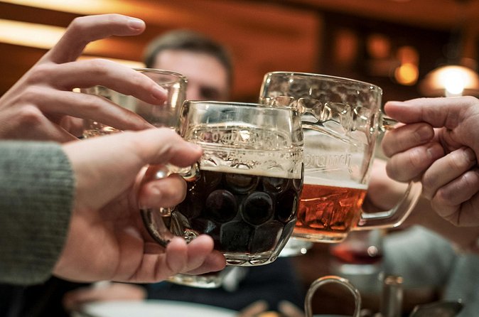 Thirsty for Edinburgh: Scotlands Best Historical Pub Tour - Timing, group size, and the practical tradeoffs