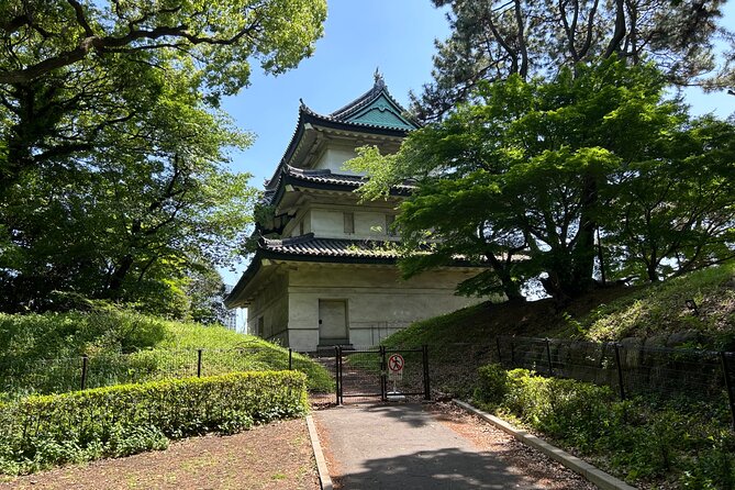 Tokyo: Imperial Palace and Shogun Historical Walking Tour - Why the Imperial Palace East Gardens are worth your time
